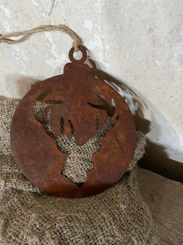 Roestige hanger hertenkop
