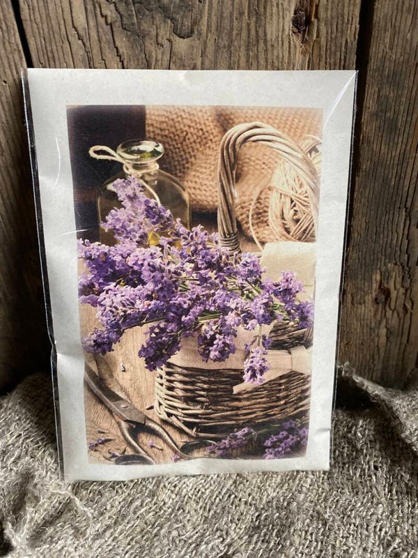 Geurzakje met lavendel en een schaar