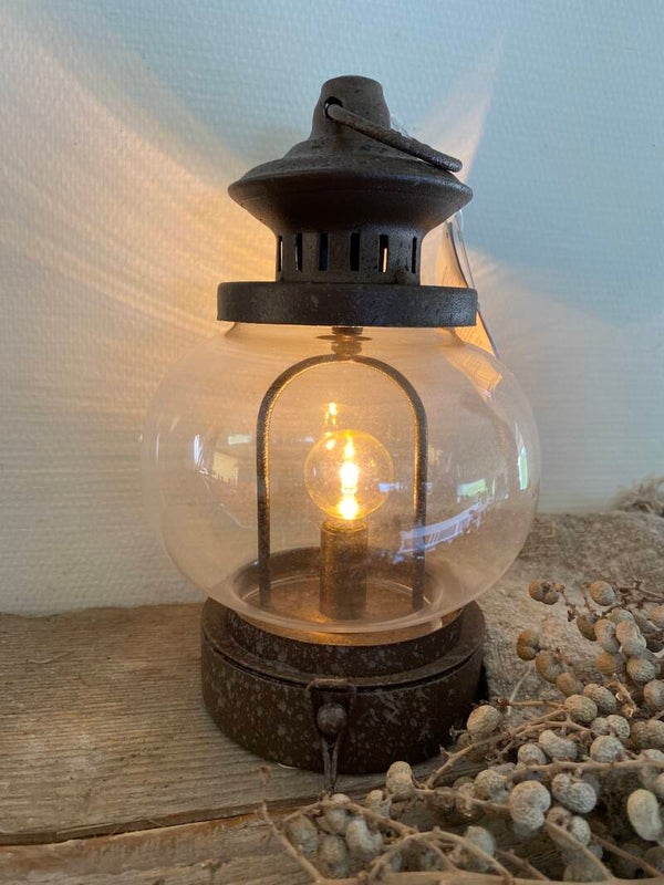 Roestkleurig stormlampje