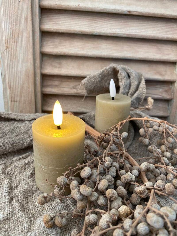 2 kleine stompkaarsen taupe