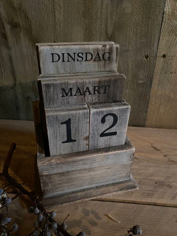 Houten kalender in houder