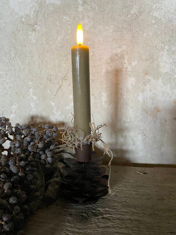 Bruine denneappel kandelaar