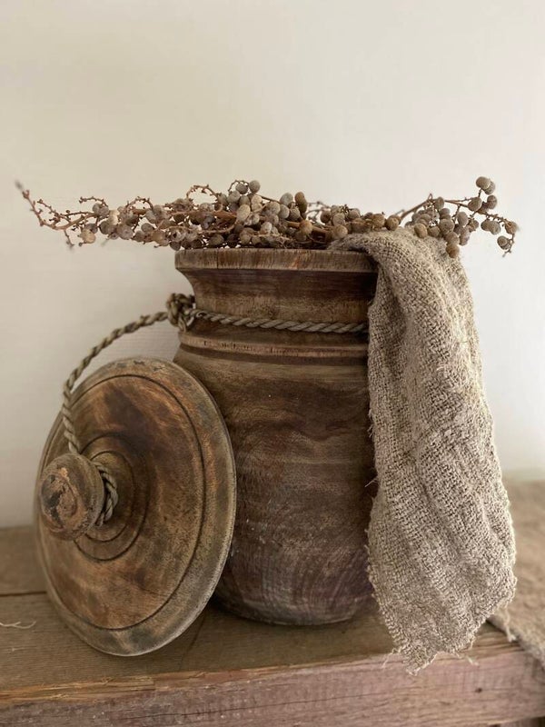 Grote houten pot met deksel nr 1
