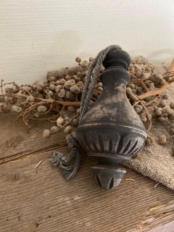 Houten  vergrijsd ornamentje