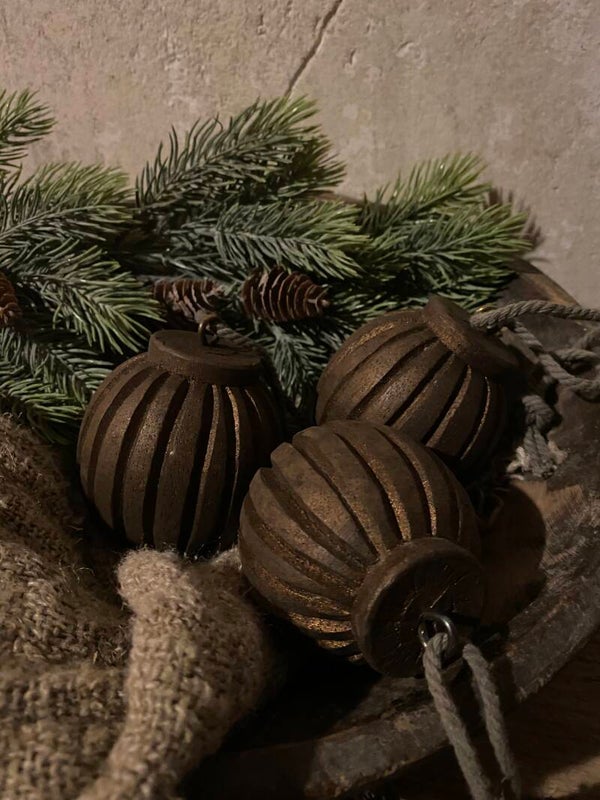 Houten ribbel kerstbal
