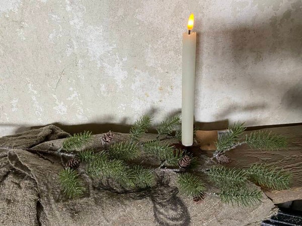 Dennetak met denneappels