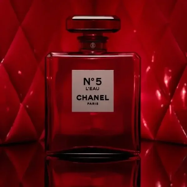 CHANEL - No.5 L’Eau Red