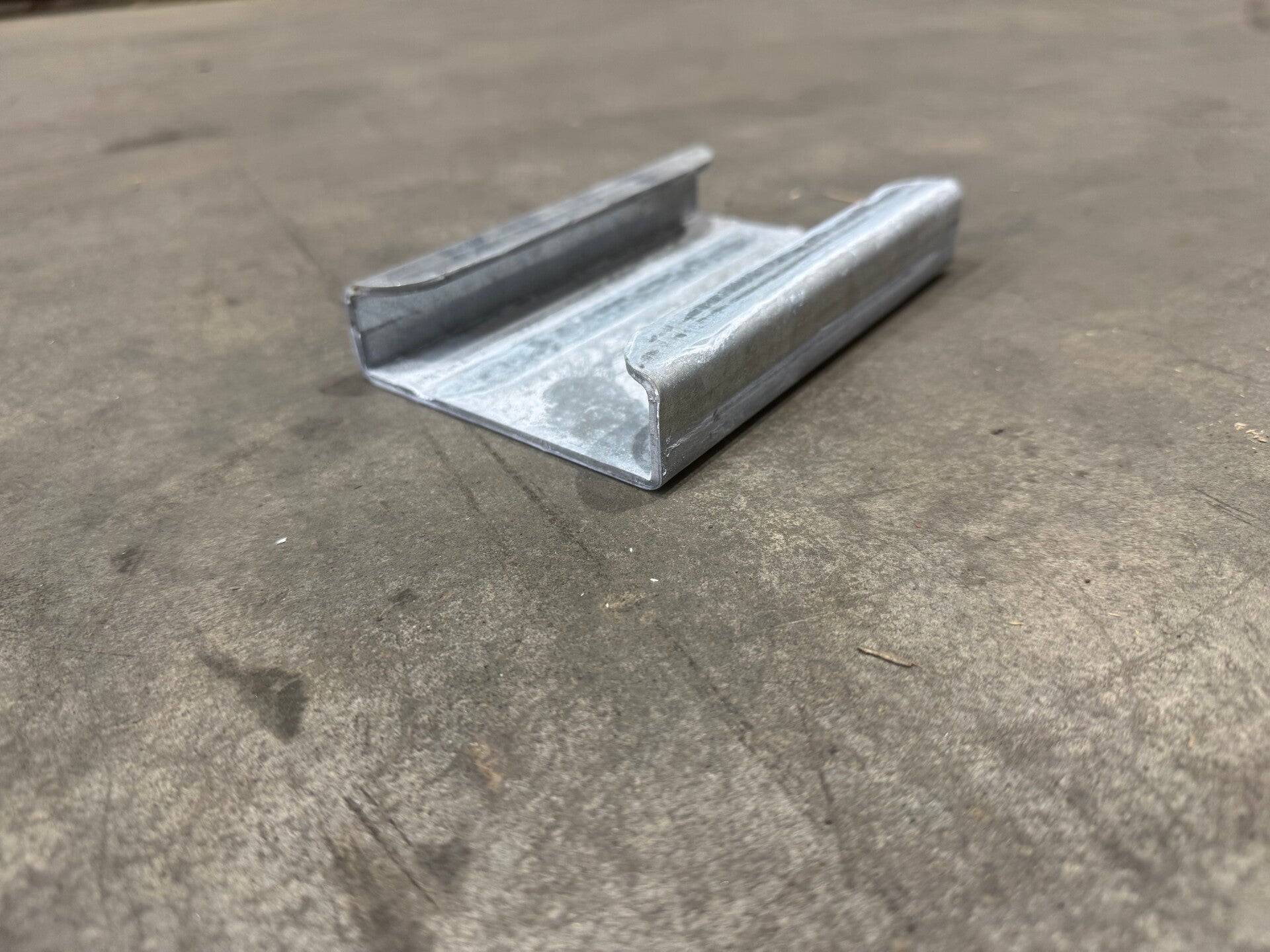 Tengifesting fyrir kraftplötur