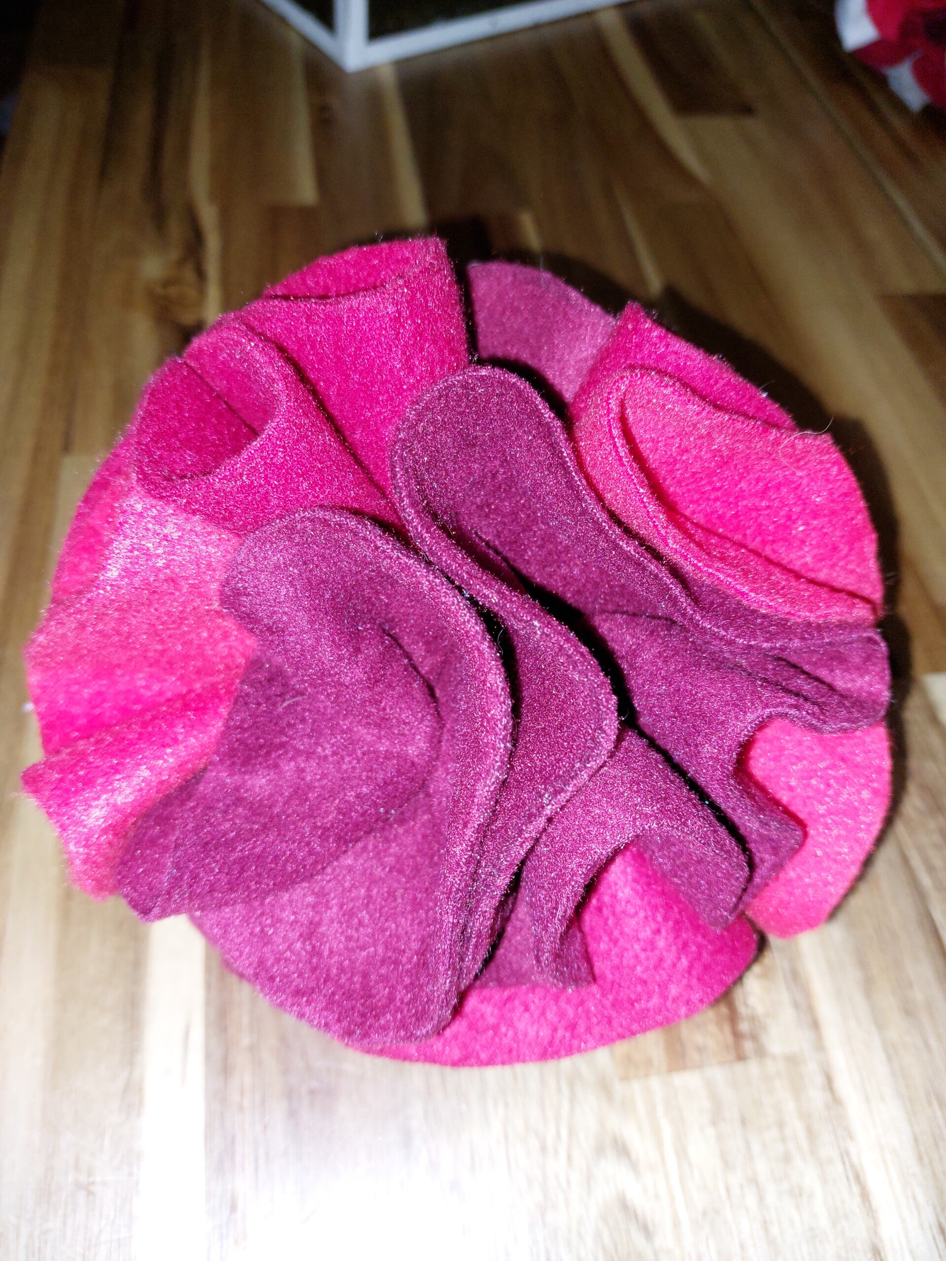 Snuffelbal 3kleurs rood 15cm