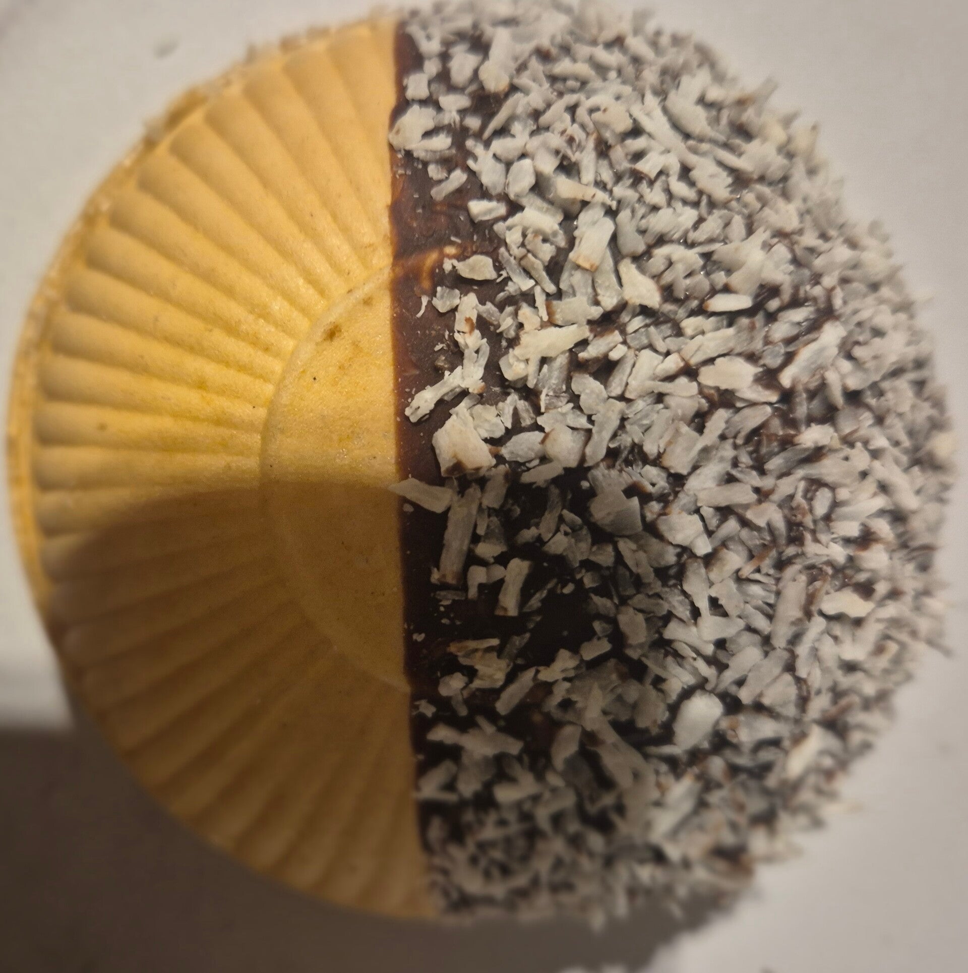 Muscheln Waffeln mit Kakaoglasur und Kokos