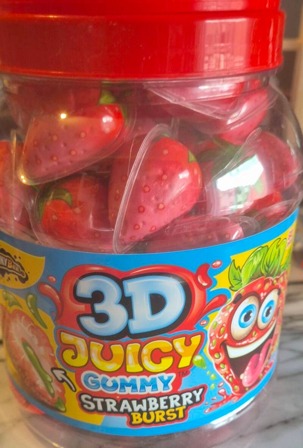 3 D Gummy Erdbeere mit flüssigen kern 1 Stück