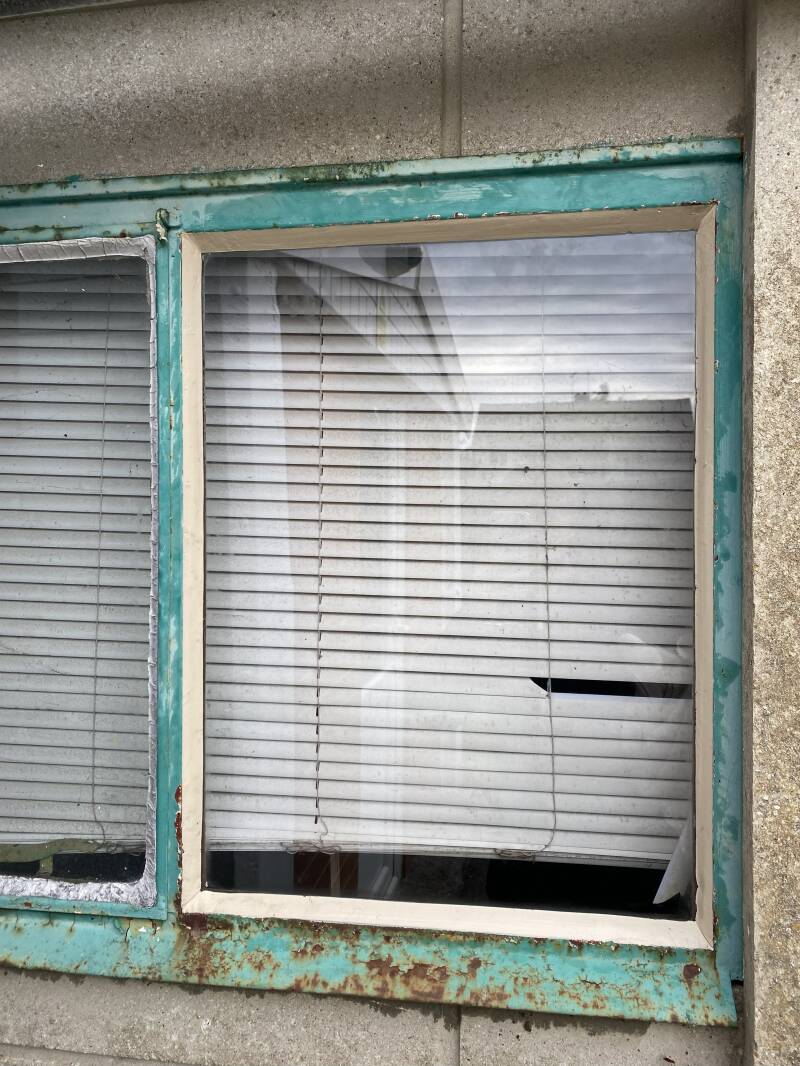 putty-glass-repair-standard.jpg