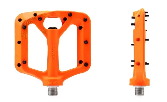 Kona Wah Wah 2 Plastic Pedal with anodized orange spindle cap