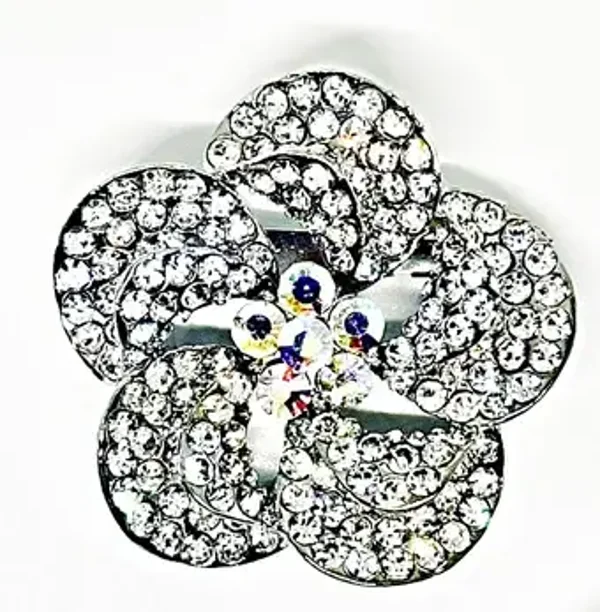 Broche Fantaisie Femme Large Fleur métal argent et Strass irisé au centre - DIVINA