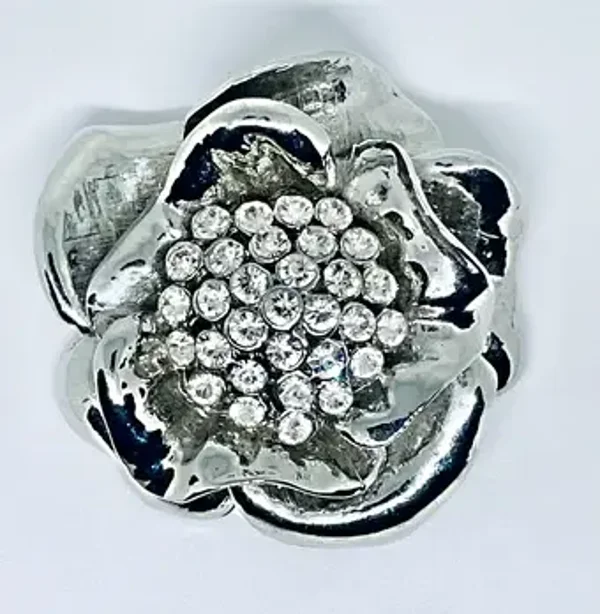 Broche Fantaisie Femme Large Fleur métal argent et Strass au centre - SHIVA