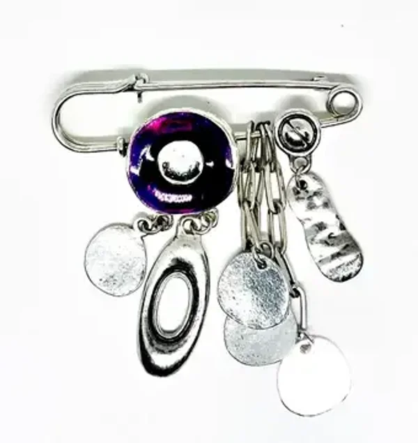 Broche Fantaisie Femme à breloques pampilles charms en métal argent  - BABE