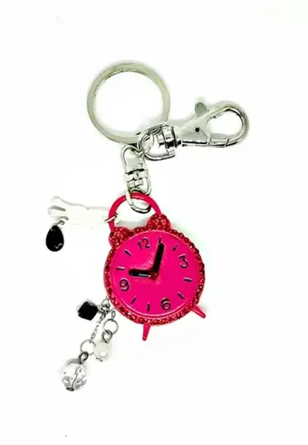 Bijou de Sac réveil fuchsia en métal argent ou pour porte clés - à Pampilles rouge - à Breloques Charms et strass roses - CLOCK