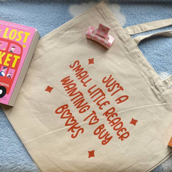 Tote bag - Just a small little reader (Red)