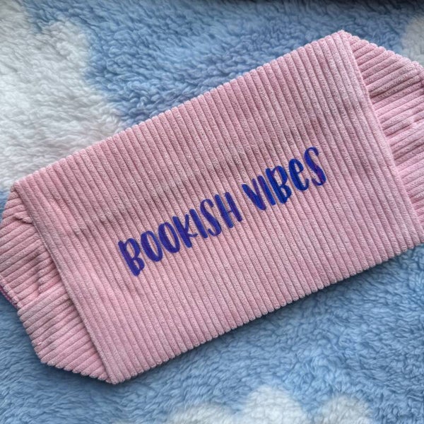 S Pouch - Bookish vibes