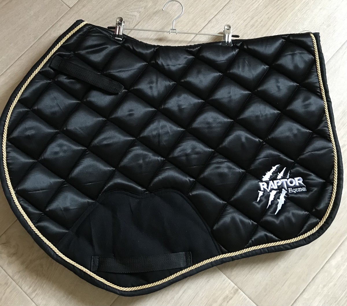 Saddled Raptor Raptor performance saddle pad . Saddlepad GP cut saddle pad | Raptor Equine