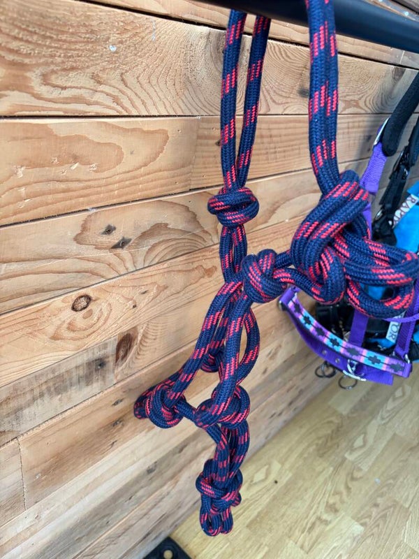 Raptor adjustable rope halter