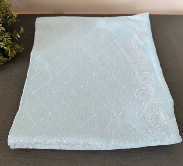 Vintage lichtblauw damasten tafelkleed – 110 x 135 cm – klassiek tafellinnen met reliëfpatroon