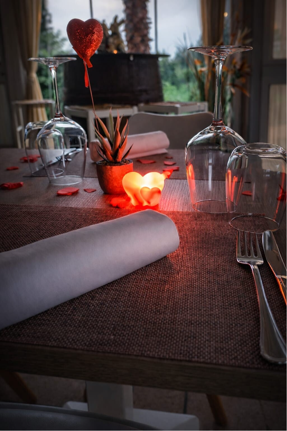 Immagine di tavolo apparecchiato per San Valentino