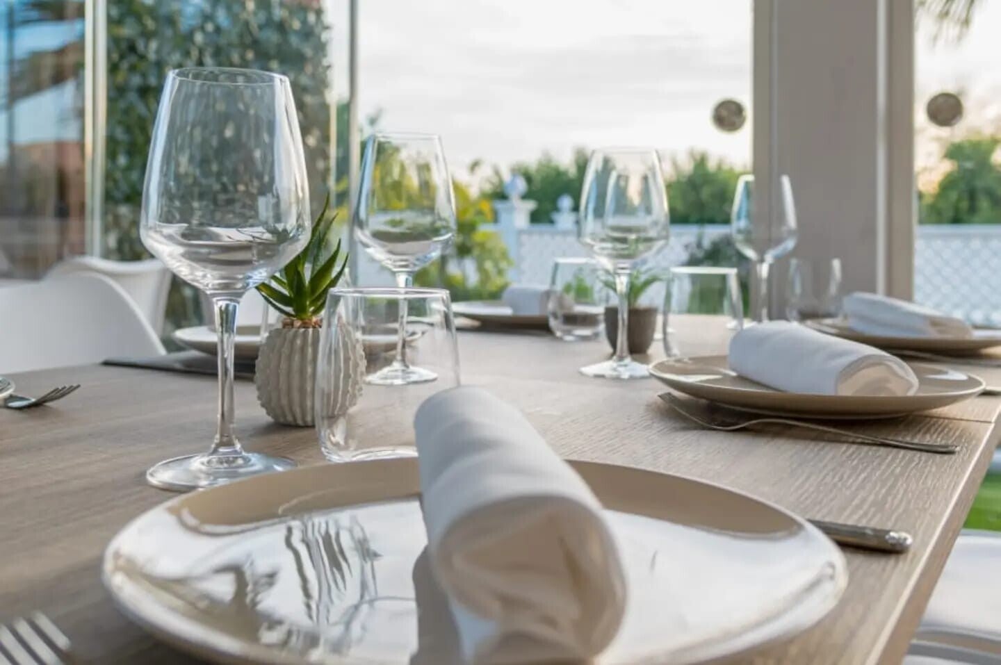 Tavolo ristorante apparecchiato