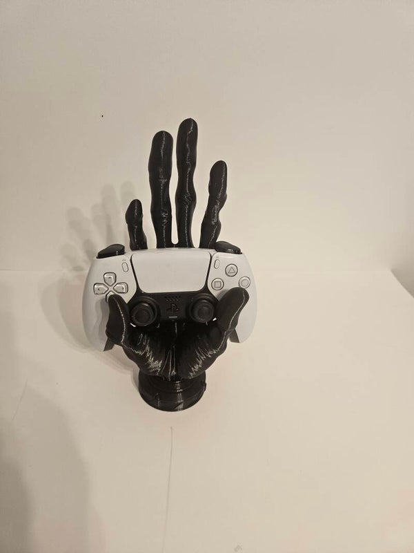 Alien hand controler stand