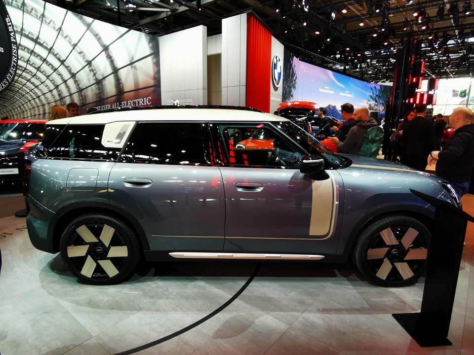 https://www.caradisiac.com/photos-article/mini-countryman-le-mini-taille-xl-en-direct-du-salon-de-paris-2024-211668.htm