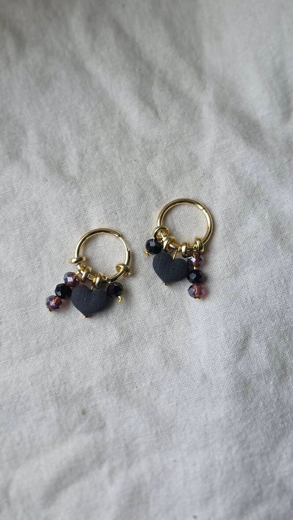 Lynn black heart earrings