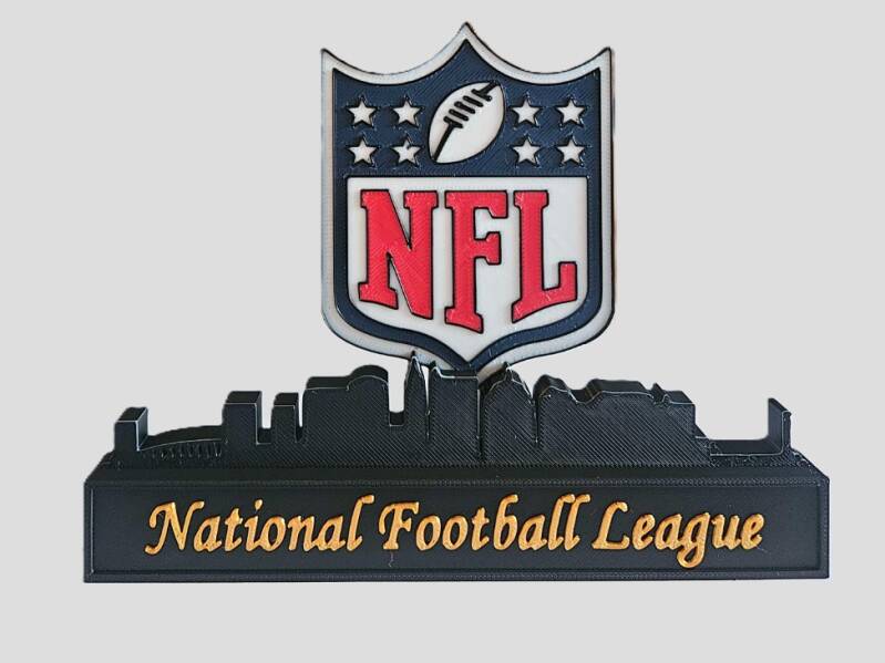 3D-geprinte NFL-display met een skyline van Ohio.
