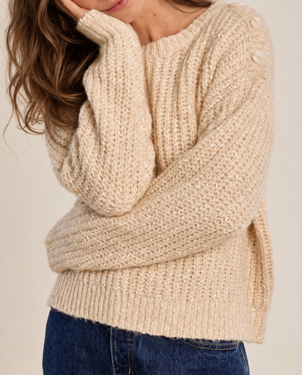 Molly Bracken Strickpullover mit Knopfdetails – Creme