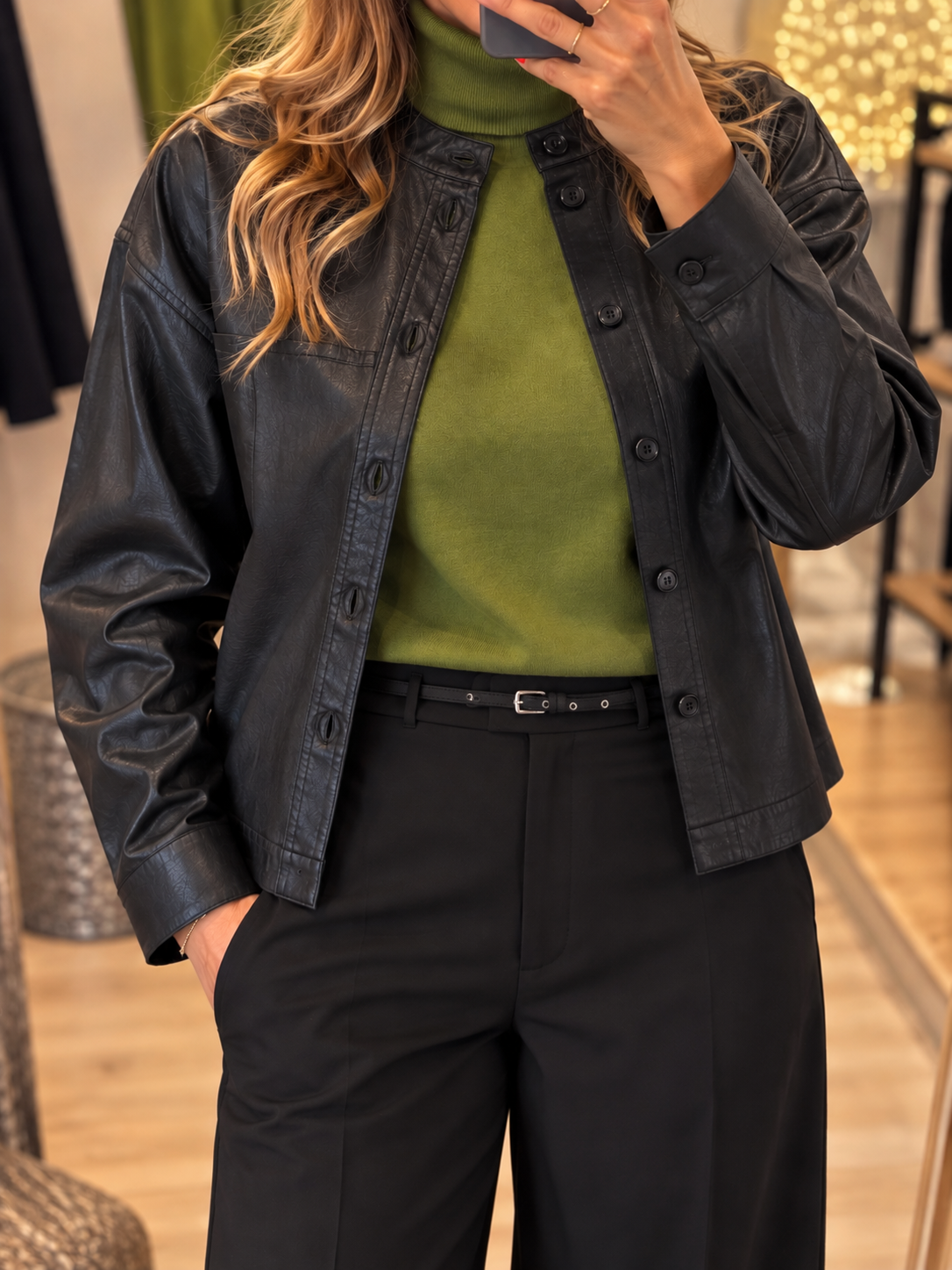 Molly Bracken kurze Jacke in Lederoptik – Schwarz
