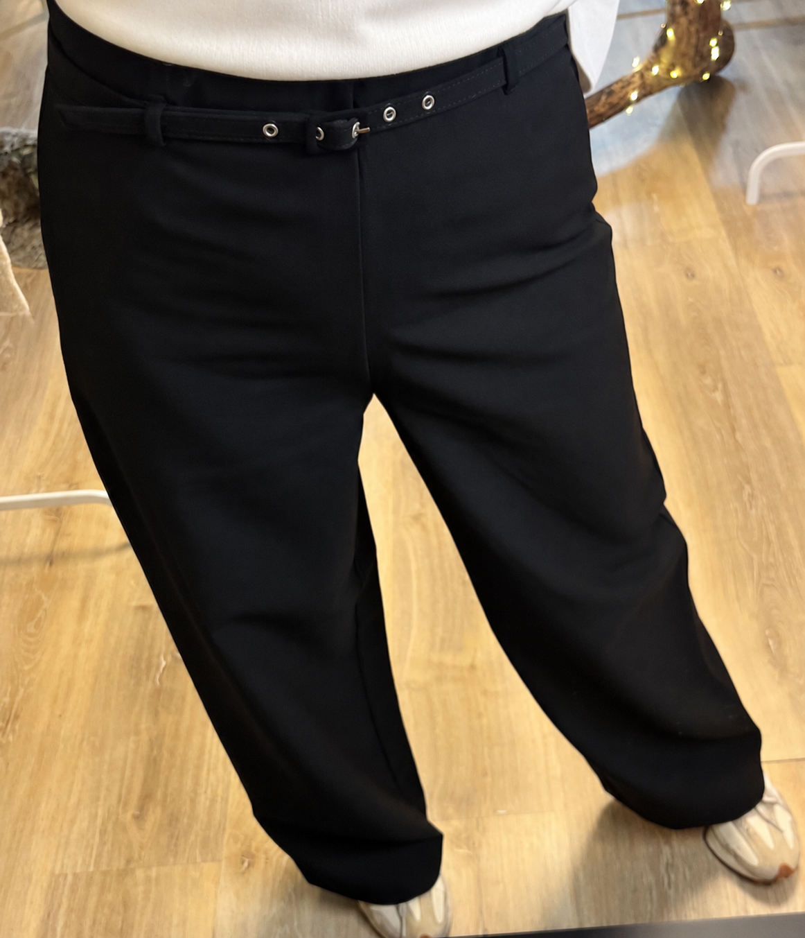 Molly Bracken Wide Leg Hose mit Gürtel – Schwarz