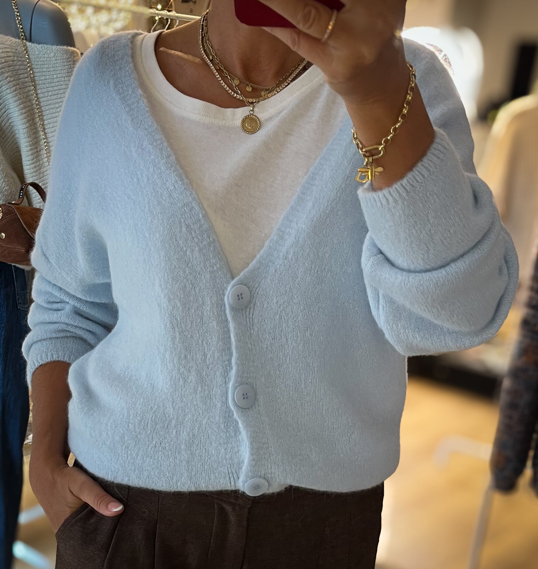 Cardigan Hellblau – weiche Damen Strickjacke mit V-Ausschnitt und Alpaka