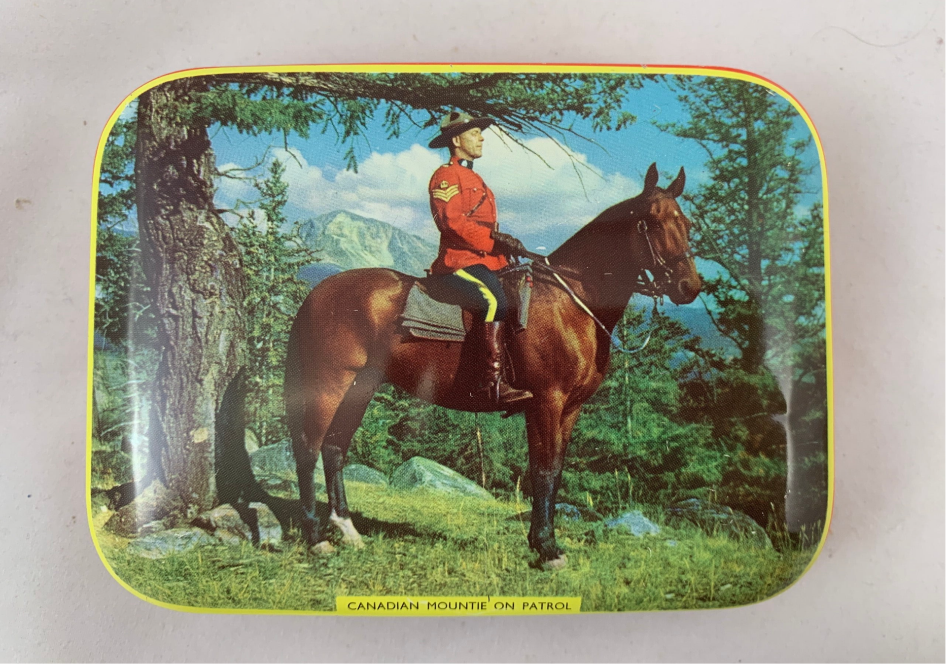 Vintage RCMP Royal Canadien Mounted Police blik, jaren '50