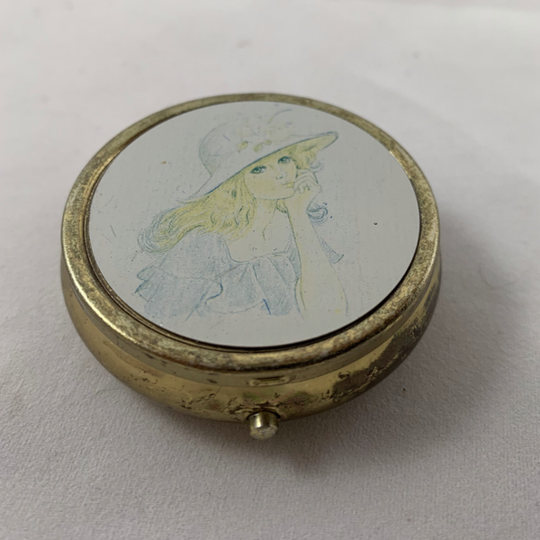 Rond pillendoosje met vervaagde afbeelding meisje met hoed, jaren '70