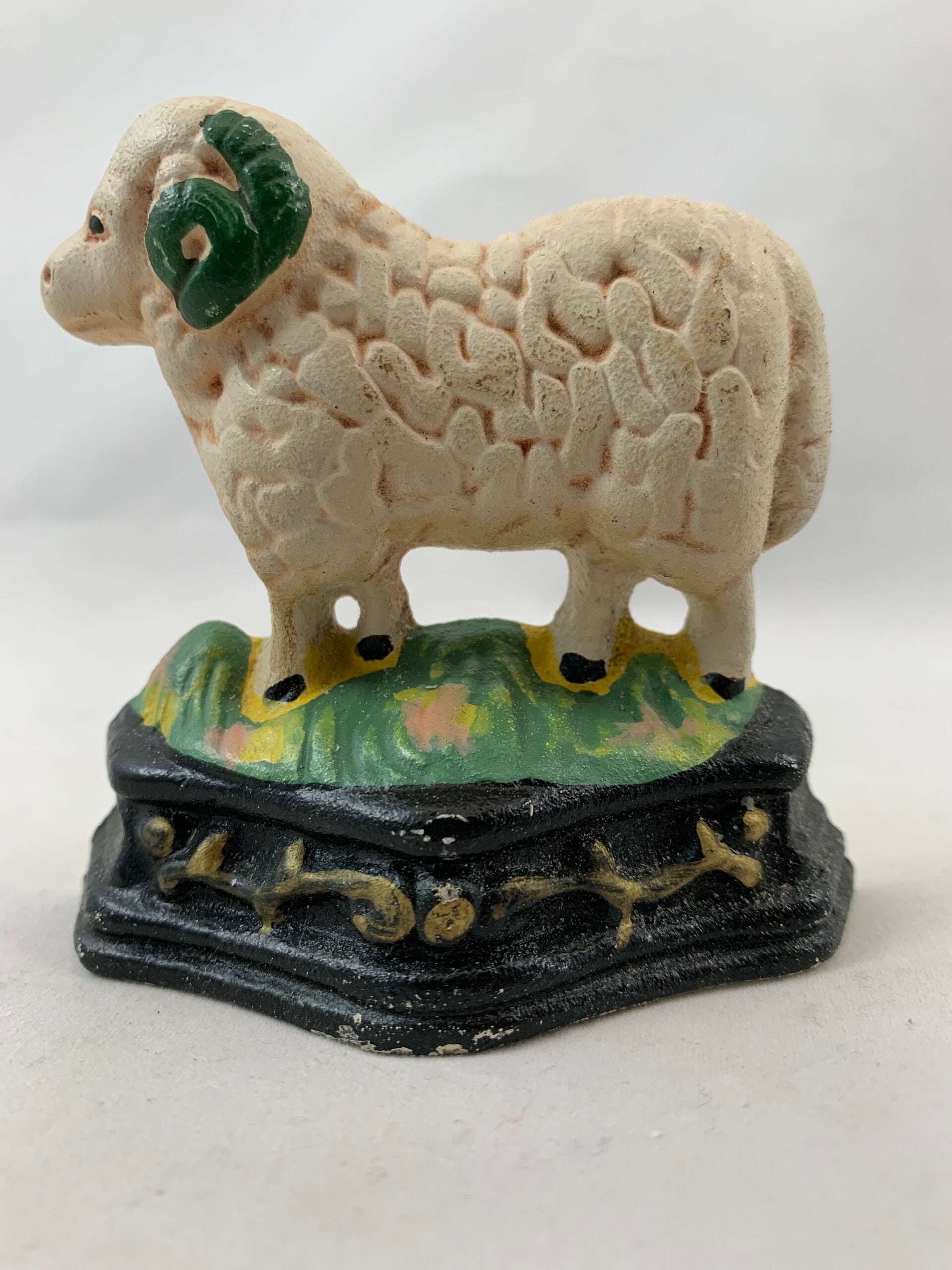 Handbeschilderd gietijzeren schaap als deurstopper, jaren '70