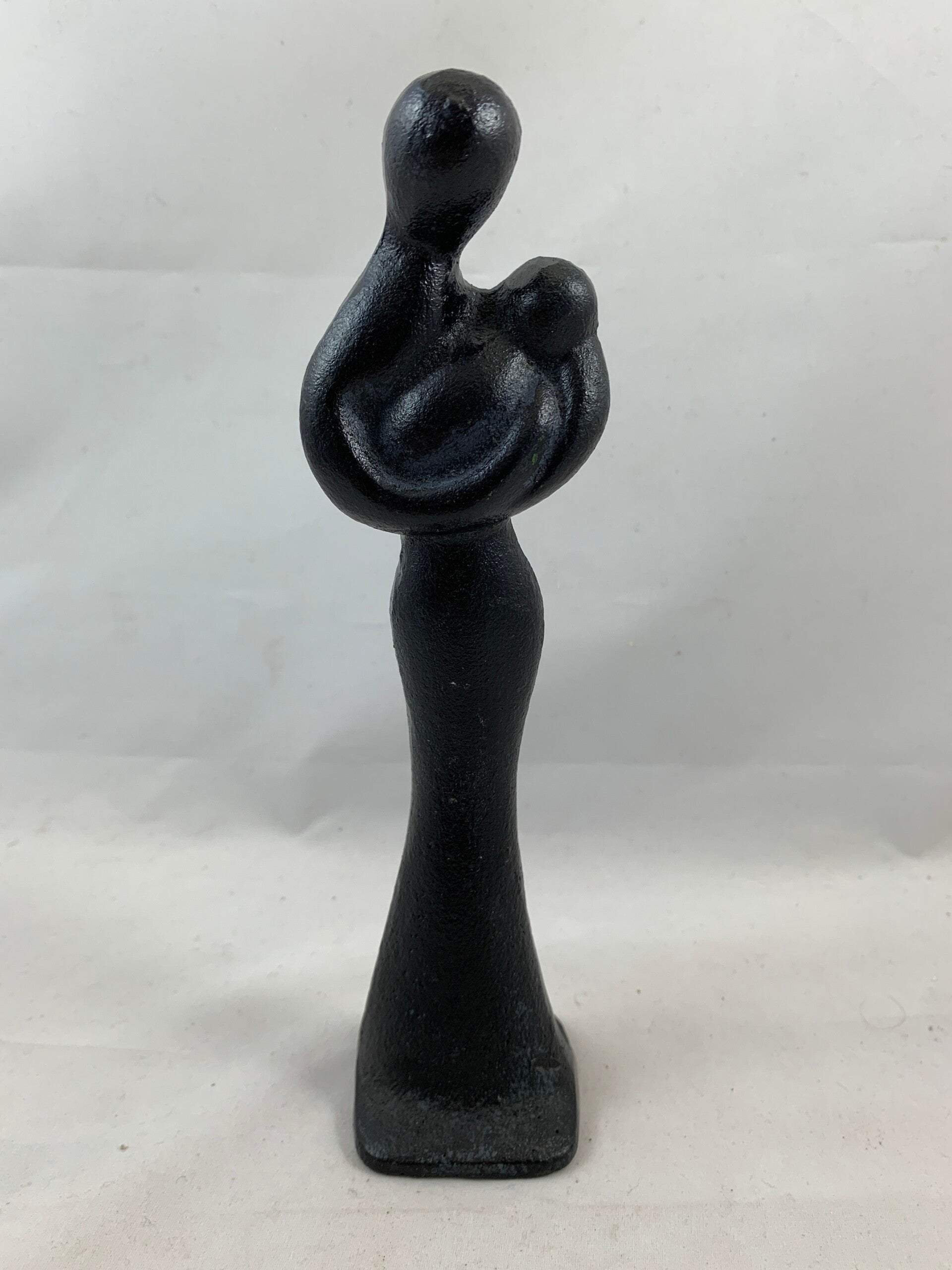 Zwarte gietijzeren abstracte sculptuur van moeder en kind, jaren '20