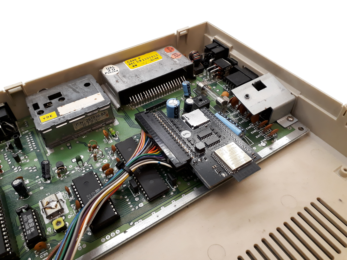 Blue-64 v1.0: plug & play bluetooth for the C64 | Retro-Updates.com