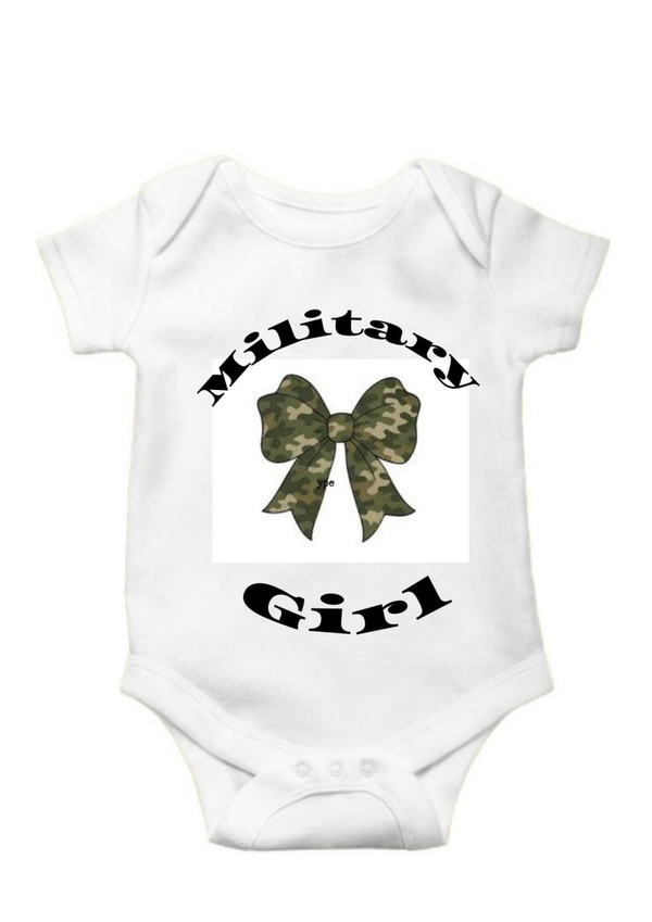 Romper: Militaire stijl.