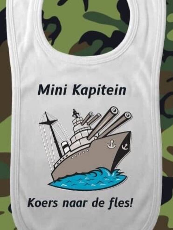 Baby slab Mini kapitein koers naar de fles.