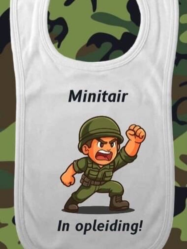 Baby slab minitair in opleiding.