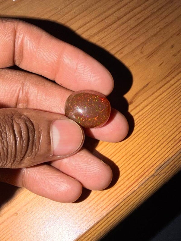 22 CT Natuurlijke Ethiopische Welo Opaal – Rood & Groen Kleurenspel