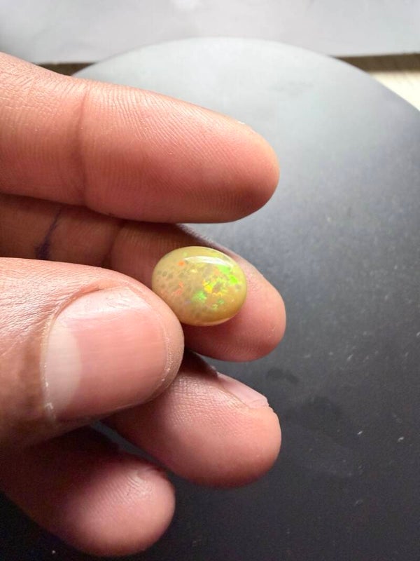 4 CT Natuurlijke Ethiopische Welo Opaal Intens Rood & Groen Kleurenspel
