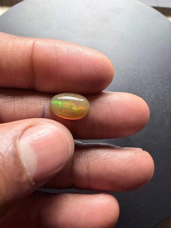 3 CT Natuurlijke Ethiopische Welo Opaal – Groen, Oranje & Rood Kleurenspel