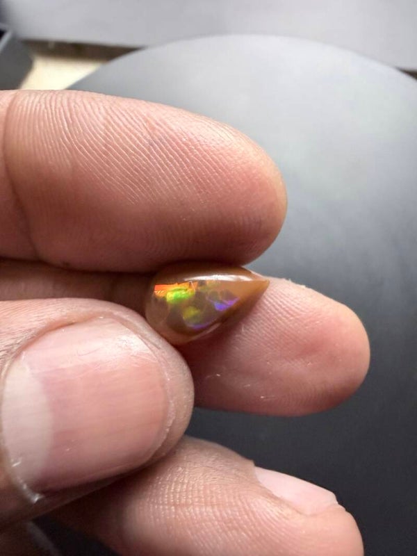 2 CT Natuurlijke Ethiopische Welo Opaal – Multicolor Druppel Cabochon