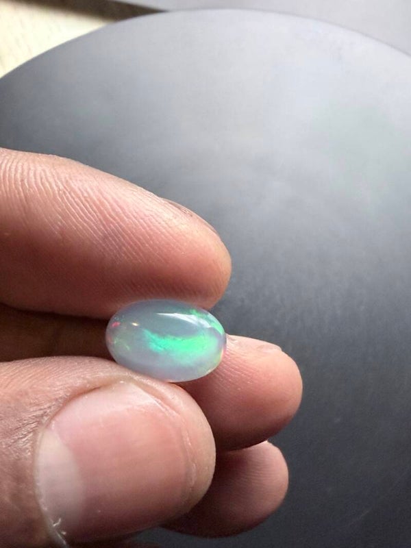 3 CT Natuurlijke Ethiopische Welo Opaal – Groen & Rood Kleurenspel