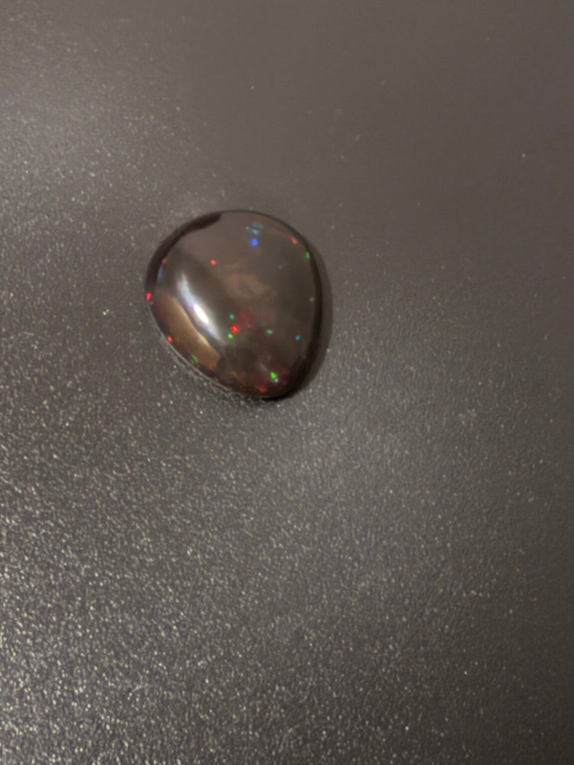 11 CT Natuurlijke Ethiopische Opaal – Intens Groen & Multicolor Kleurenspel